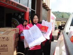 Ketua Bhayangkari Cabang Aceh Tengah Distribusikan Bantuan Ketua Bhayangkari Daerah Aceh untuk Korban Bencana