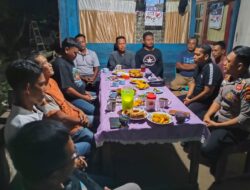 Bhabinkamtibmas dan Kades Desa Angkasa Sambangi Warga, Sosialisasikan Bahaya Narkoba dan KUHP Baru