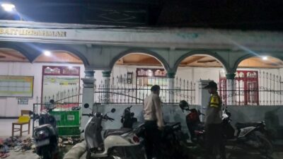 Patroli Sholat Tarawih, Polsek Pangkalan Kerinci Pastikan Keamanan Ramadan 1447 H