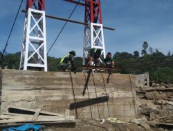 Progres Pembangunan Jembatan Gantung Desa Burlah Capai 56 Persen