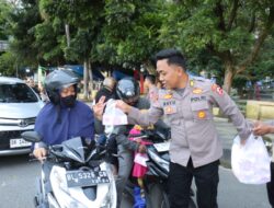 Polres Aceh Tengah dan Mahasiswa STIK Angkatan 83 Berbagi Takjil, Tebar Berkah Ramadhan