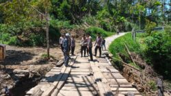 Mahasiswa STIK-PTIK Lemdiklat Polri Angkatan 83 Laksanakan Pengecekan Jembatan Sementara di Desa Setie