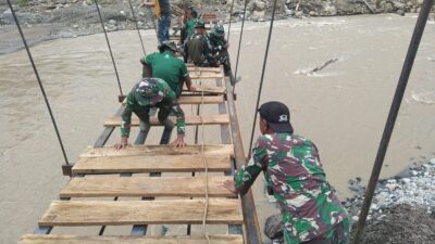 Progres Pembangunan Jembatan Gantung di Desa Burlah Capai 57,06 Persen