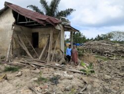 Potret Buram Keluarga Eks GAM Rumahnya Hancur di Hantam Gelondongan Kayu Gunung Tidak Mendapat DTH