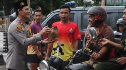 Polres Probolinggo Kota Bagikan 400 Takjil di Depan Mako dan Alun-Alun