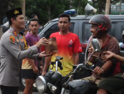 Polres Probolinggo Kota Bagikan 400 Takjil di Depan Mako dan Alun-Alun