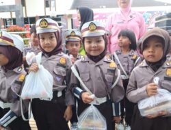 TK Yayasan Kemala Bhayangkari Aceh Tengah Berbagi 250 Takjil, Tanamkan Kepedulian Sejak Dini
