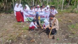 Edukasi Lingkungan Sejak Dini, Polisi Tanam Pohon Bersama Siswa SD di Kuala Kampar