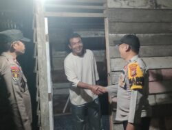 Polsek Ukui Gelar Grebek Sahur, Bangunkan Warga dan Perkuat Hubungan dengan Masyarakat