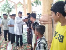 Wakil Bupati Bireuen Ir.H.Razuardi Santuni Anak Yatim di Mesjid Jamik Tgk Dilampoh