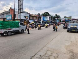 Jelang Berbuka, Polisi Ukui Patroli dan Atur Lalu Lintas di Pasar Ramadhan