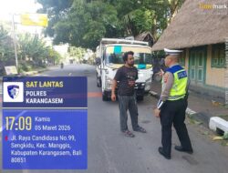 Satlantas Polres Karangasem Tertibkan Parkir Truk, di Area Obyek Wisata Candidasa