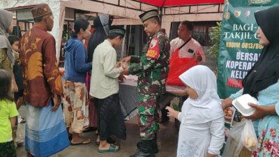 Kodim 0813 Bojonegoro Gelar Baksos dan Bazar Murah di KDKMP Pungpungan, Warga Antusias Sambut Ramadan 1447 H