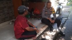 Bhabinkamtibmas Desa Selat Sambangi Kawil Santi, Sampaikan Pesan Kamtibmas