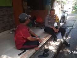 Bhabinkamtibmas Desa Selat Sambangi Kawil Santi, Sampaikan Pesan Kamtibmas