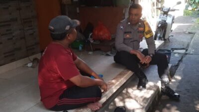 Bhabinkamtibmas Desa Selat Sambangi Kawil Santi, Sampaikan Pesan Kamtibmas