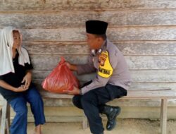 Program Ramadan Berbagi, Polsek Kerumutan Bantu Warga Tak Mampu