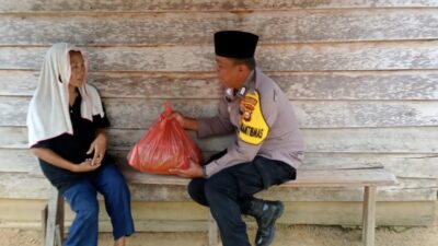 Program Ramadan Berbagi, Polsek Kerumutan Bantu Warga Tak Mampu