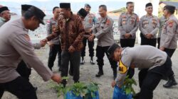 Jumat Barokah, Polres Aceh Tengah Salurkan Sembako ke warga terdampak dan Bibit Buah Dukung Green Policing