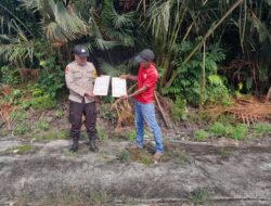 Warga Teluk Dalam Diberi Edukasi Larangan Membakar Lahan oleh Polsek Kuala Kampar