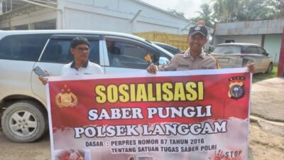 Polisi Sosialisasikan Saber Pungli kepada Warga di Desa Segati