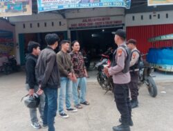 Patroli dan Edukasi Kamtibmas kepada Masyarakat di Ukui Pelalawan