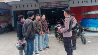 Patroli dan Edukasi Kamtibmas kepada Masyarakat di Ukui Pelalawan