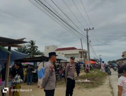Sore Hari, Polsek Kerumutan Pantau Arus Lalu Lintas di Pasar Ramadhan