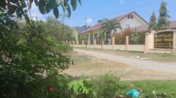 Siswa SMAN1 Pandrah dan SMPN1 Pandrah Takut Lalui Jalan Hutan Semak Belukar