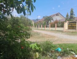 Siswa SMAN1 Pandrah dan SMPN1 Pandrah Takut Lalui Jalan Hutan Semak Belukar