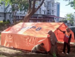Tagih Janji Huntap Warga Kapa Dirikan Tenda di Kantor Bupati Bireuen