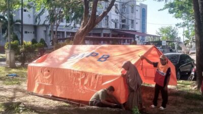 Tagih Janji Huntap Warga Kapa Dirikan Tenda di Kantor Bupati Bireuen