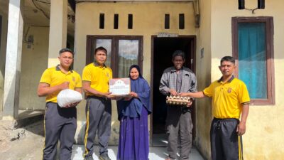 Brimob Kompi 3 Batalyon D Pelopor Bagikan Sembako untuk Warga yang Membutuhkan di Aceh Tengah