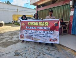 Polsek Langgam Sosialisasikan Saber Pungli kepada Warga di Pasar Desa Segati