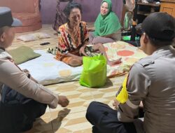 Bantuan Sembako untuk Lansia, Polsek Ukui Turun Langsung ke Rumah Warga