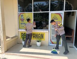 Dukung Program Indonesia Asri, Polsek Kerumutan Bersihkan Lingkungan Mako