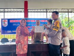 Desa Kuala Semundam Terima BLT dan Santunan Anak Yatim, Polsek Bunut Dampingi Kegiatan