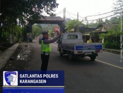 Satlantas Polres Karangasem Berikan Himbauan Para Sopir  Truk Agar tidak Parkir Sembarangan di Kawasan Obyek Wisata Candidasa