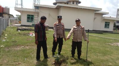 Dorong Kelestarian Lingkungan, Polsek Kuala Kampar Lakukan Penanaman Bibit Pohon