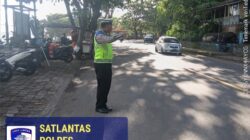 Satlantas Polres Karangasem Berikan Himbauan Para Sopir Truk, Tidak Parkir Sembarangan di Kawasan Obyek Wisata Candidasa