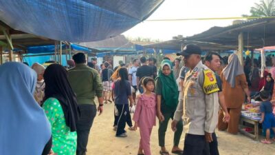 Pedagang dan Pengunjung Pasar Ramadhan Terlayani, Polsek Kerumutan Laksanakan Patroli Lalu Lintas