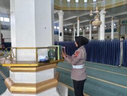 Polres Aceh Tengah Gotong Royong di Dua Masjid, Wujudkan Lingkungan ASRI Jelang Lebaran