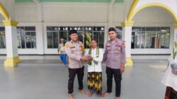 Polsek Ukui Bagikan Bibit Pohon kepada Masyarakat