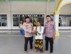 Polsek Ukui Bagikan Bibit Pohon kepada Masyarakat