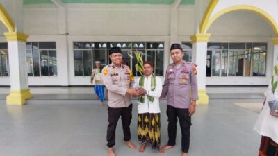 Polsek Ukui Bagikan Bibit Pohon kepada Masyarakat