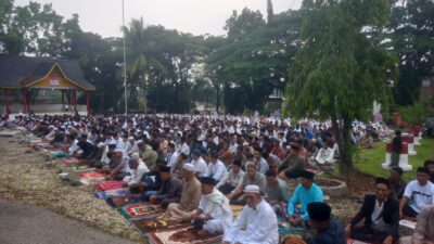 Ribuan Jamaah Beribadah Khusyuk, Polsek Pangkalan Lesung Amankan Salat Idul Fitri