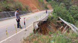 Polsek Linge Patroli Daerah Rawan, Pasang Police Line di Lokasi Jalan Amblas dan Longsor