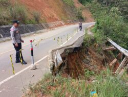 Polsek Linge Patroli Daerah Rawan, Pasang Police Line di Lokasi Jalan Amblas dan Longsor