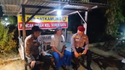 Polsek Pangkalan Kuras Sambangi Pos Kamling di Sorek Dua, Ajak Warga Aktif Jaga Kamtibmas
