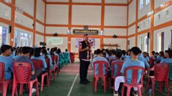 Polisi Sosialisasi Bahaya Narkotika kepada Pemuda Gereja GGP se-Kabupaten Pelalawan